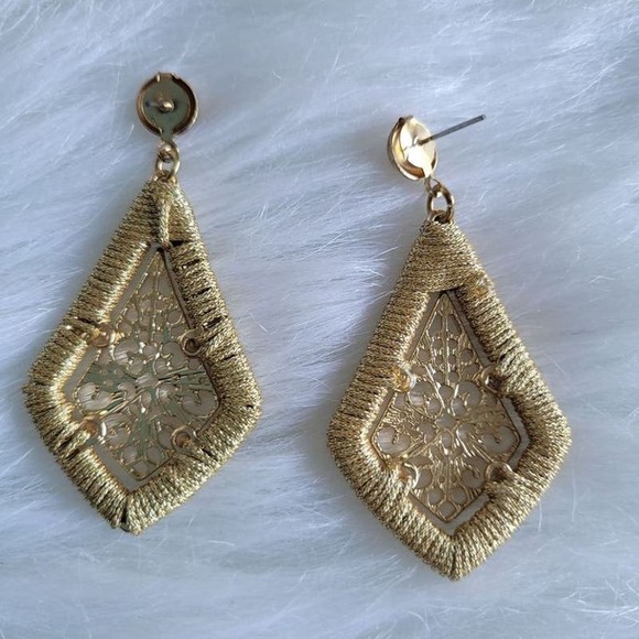 NWT Women's Jewelry Gold Diamond Shape Hanging Drop Earrings - Picture 4 of 5